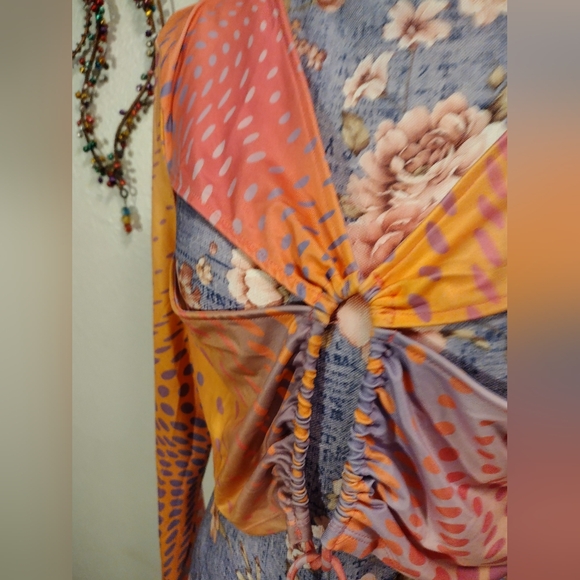 Divided Cut Out Ruched Crop Top - Picture 2 of 6